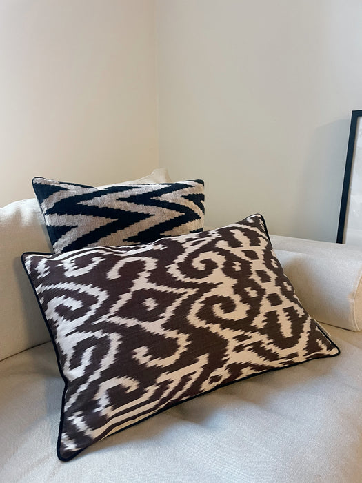 LAVLIA HOME silkkityyny, 40X60, ruskeanmusta